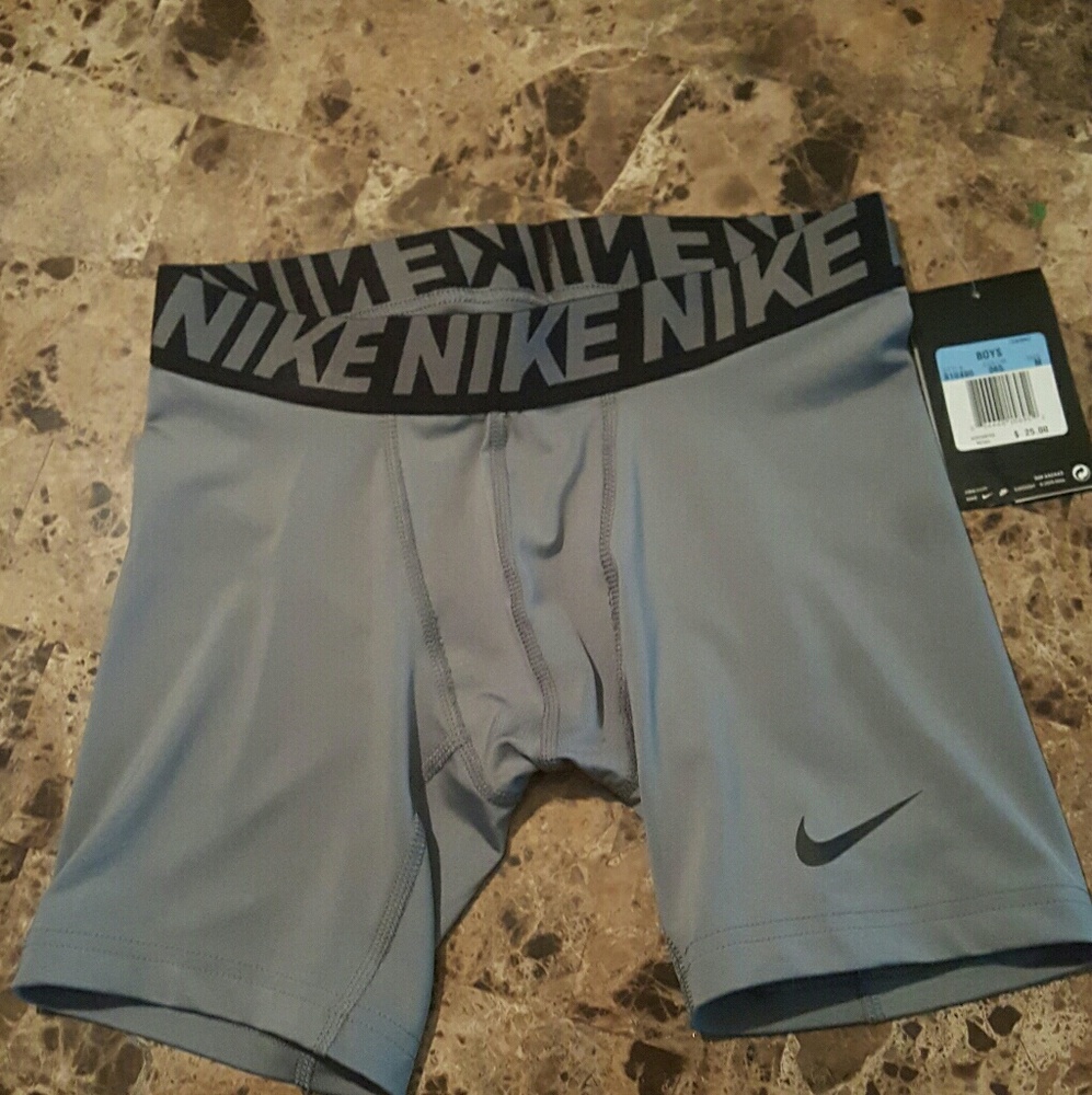 Boys Nike Pro shorts/ Size medium - Picture 3 of 5